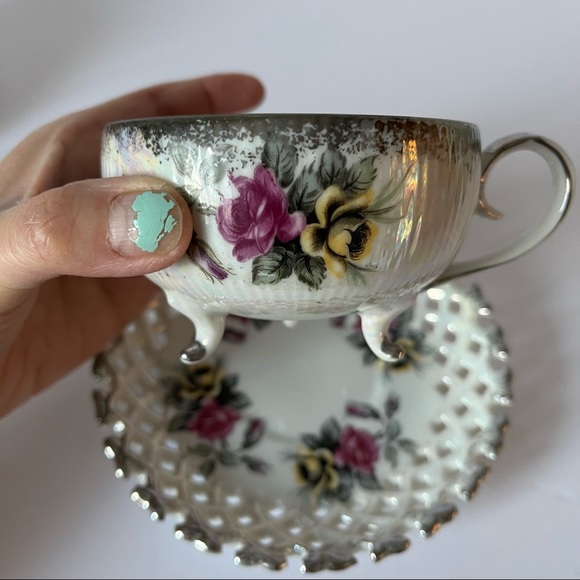 Vintage Teacup and saucer floral print - Picture 3 of 16